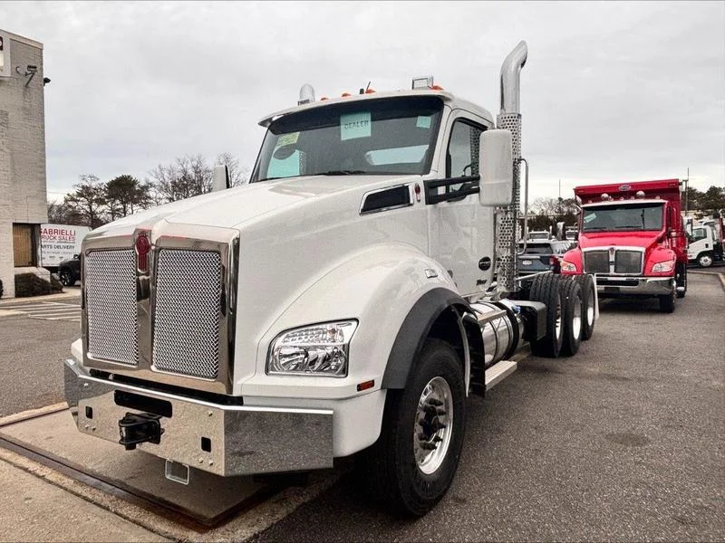 2025 Kenworth T880 in Medford, NY