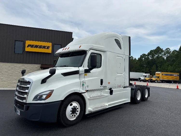 2020 Freightliner Cascadia in Gulfport, MS — photo 3
