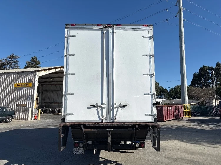 2016 Hino 268 - image 7