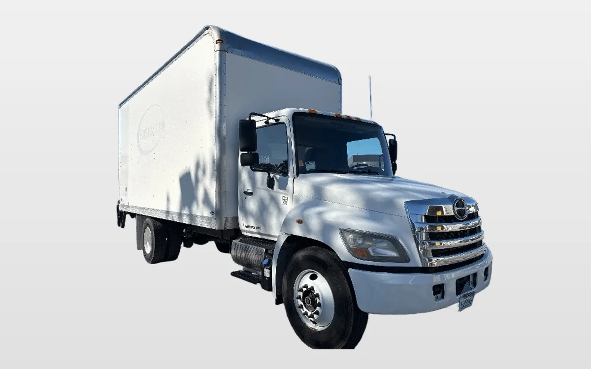 2016 Hino 268 - image 1