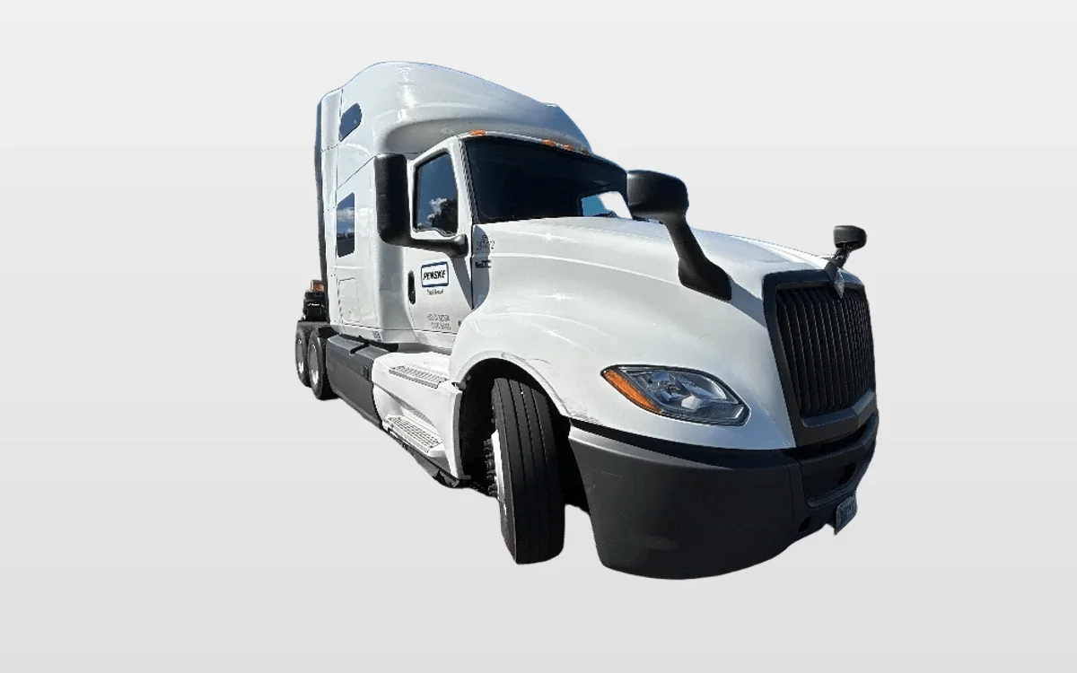 2022 International LT - image 1