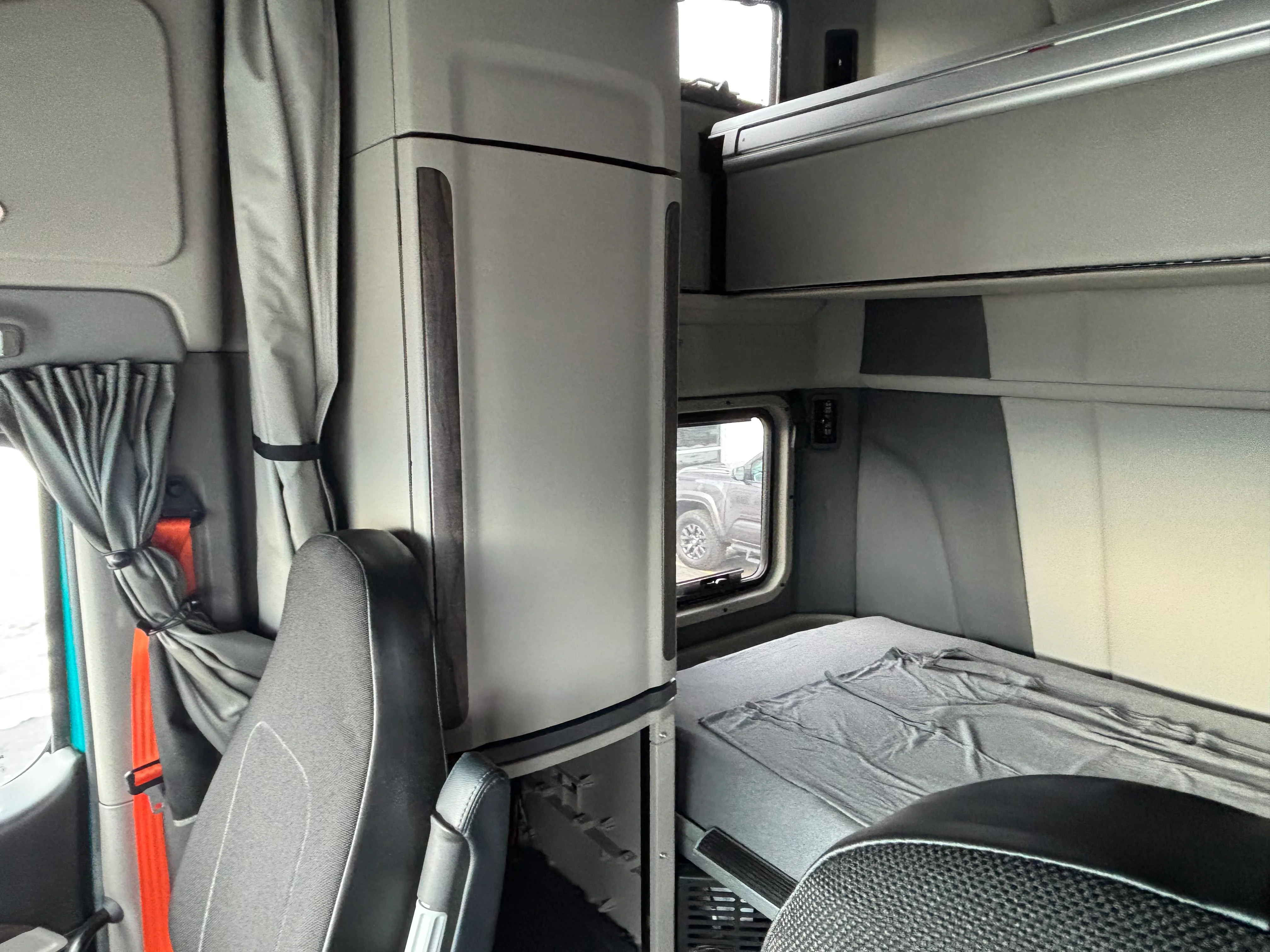 2023 Peterbilt 579 - image 15