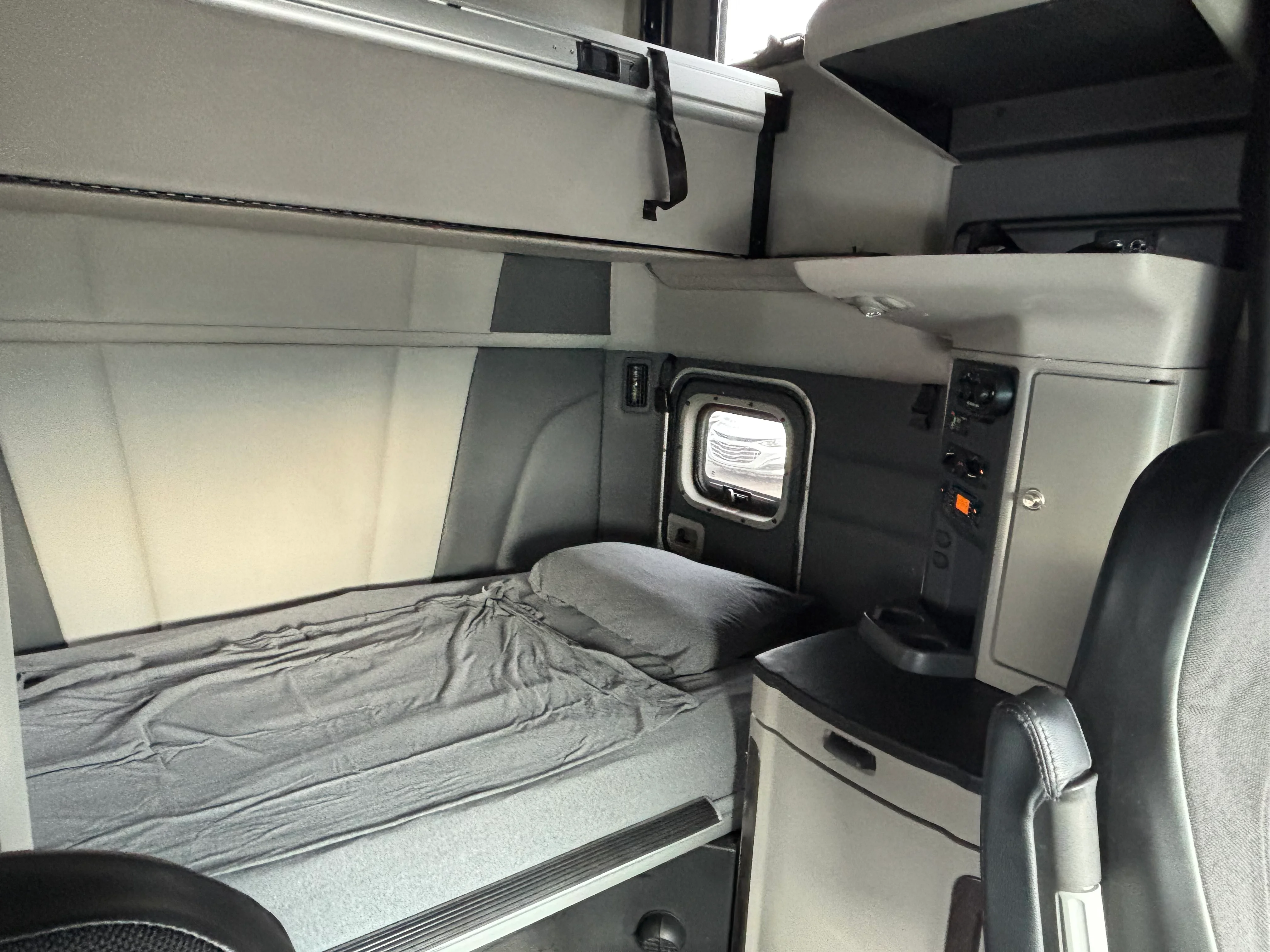 2023 Peterbilt 579 - image 16