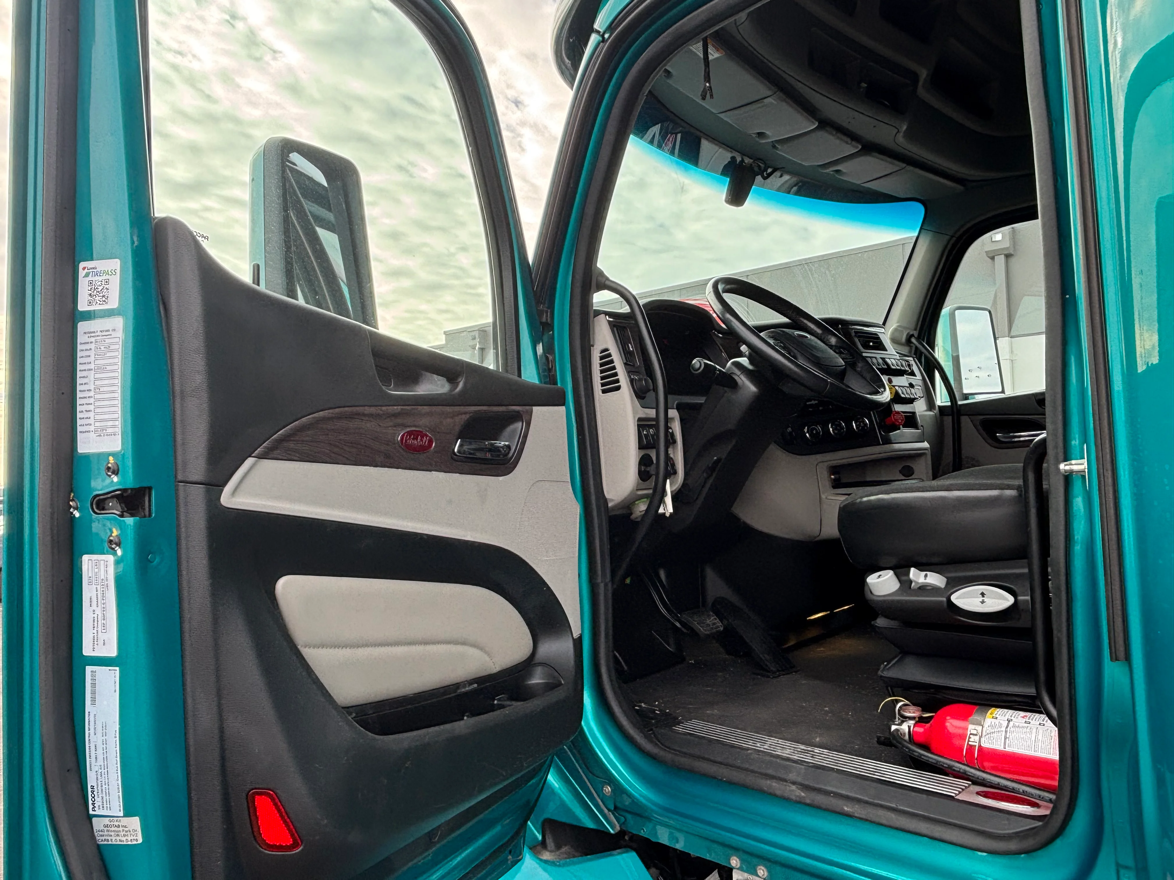 2023 Peterbilt 579 - image 11