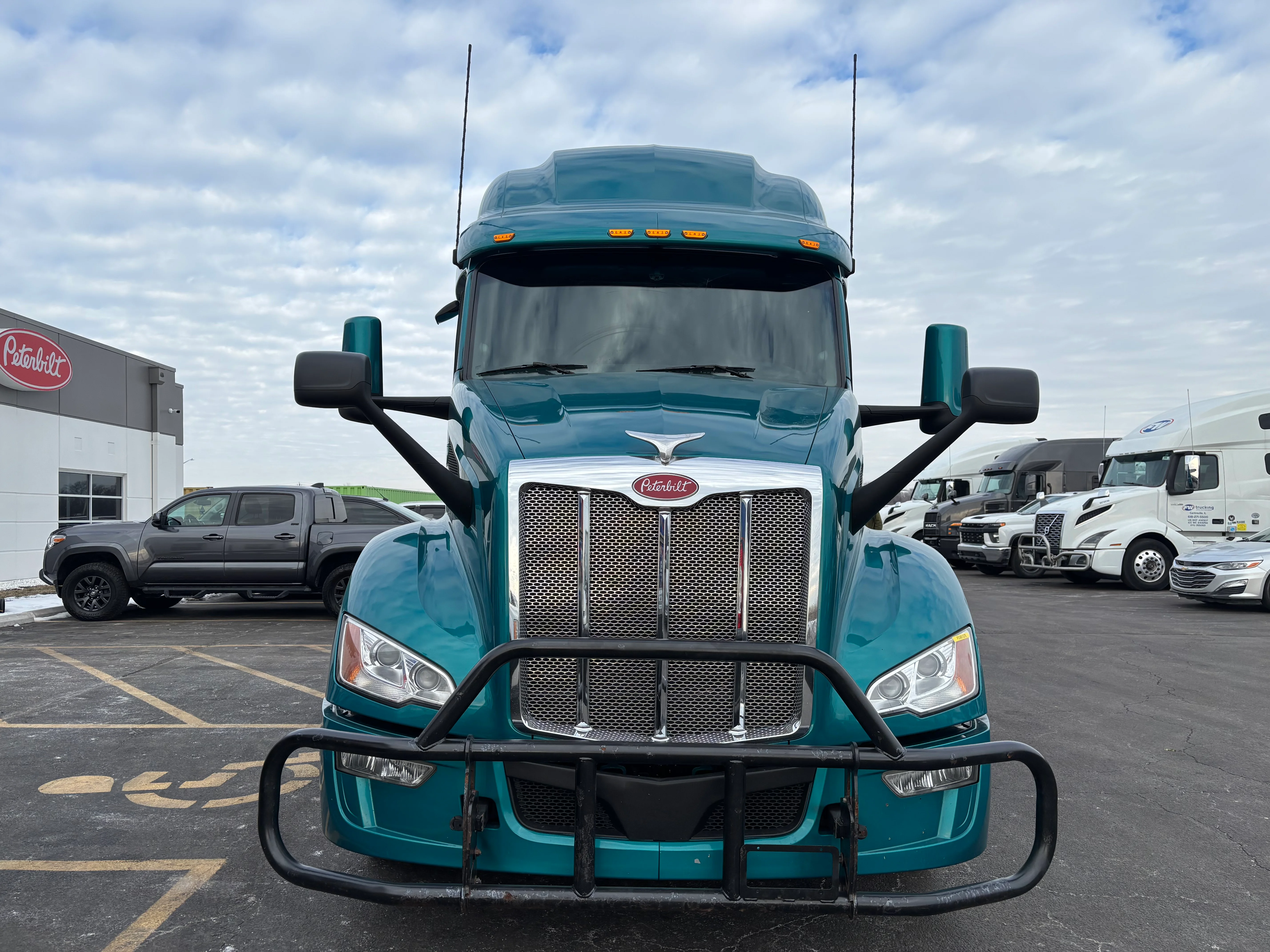 2023 Peterbilt 579 - image 4