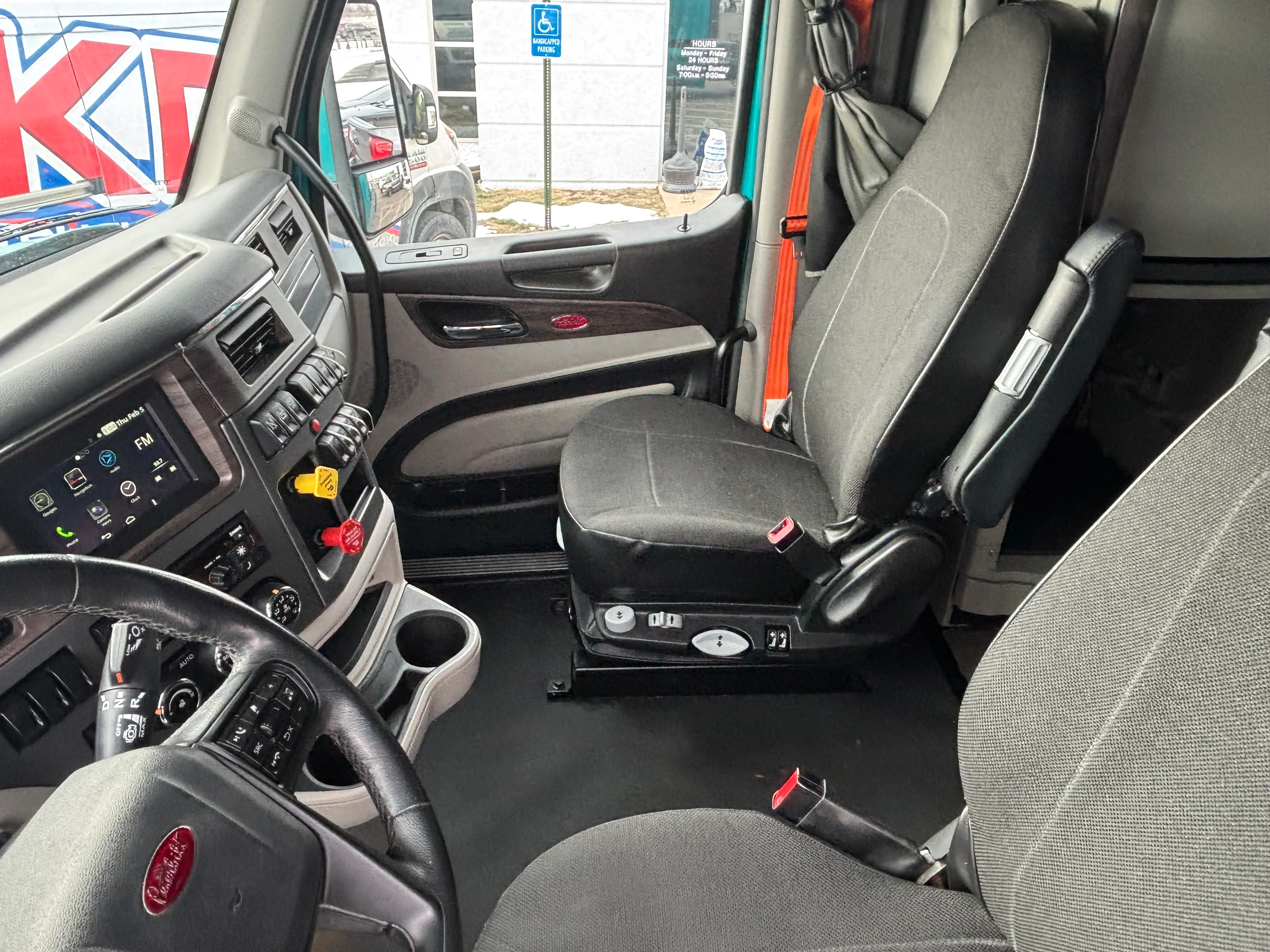 2023 Peterbilt 579 - image 14