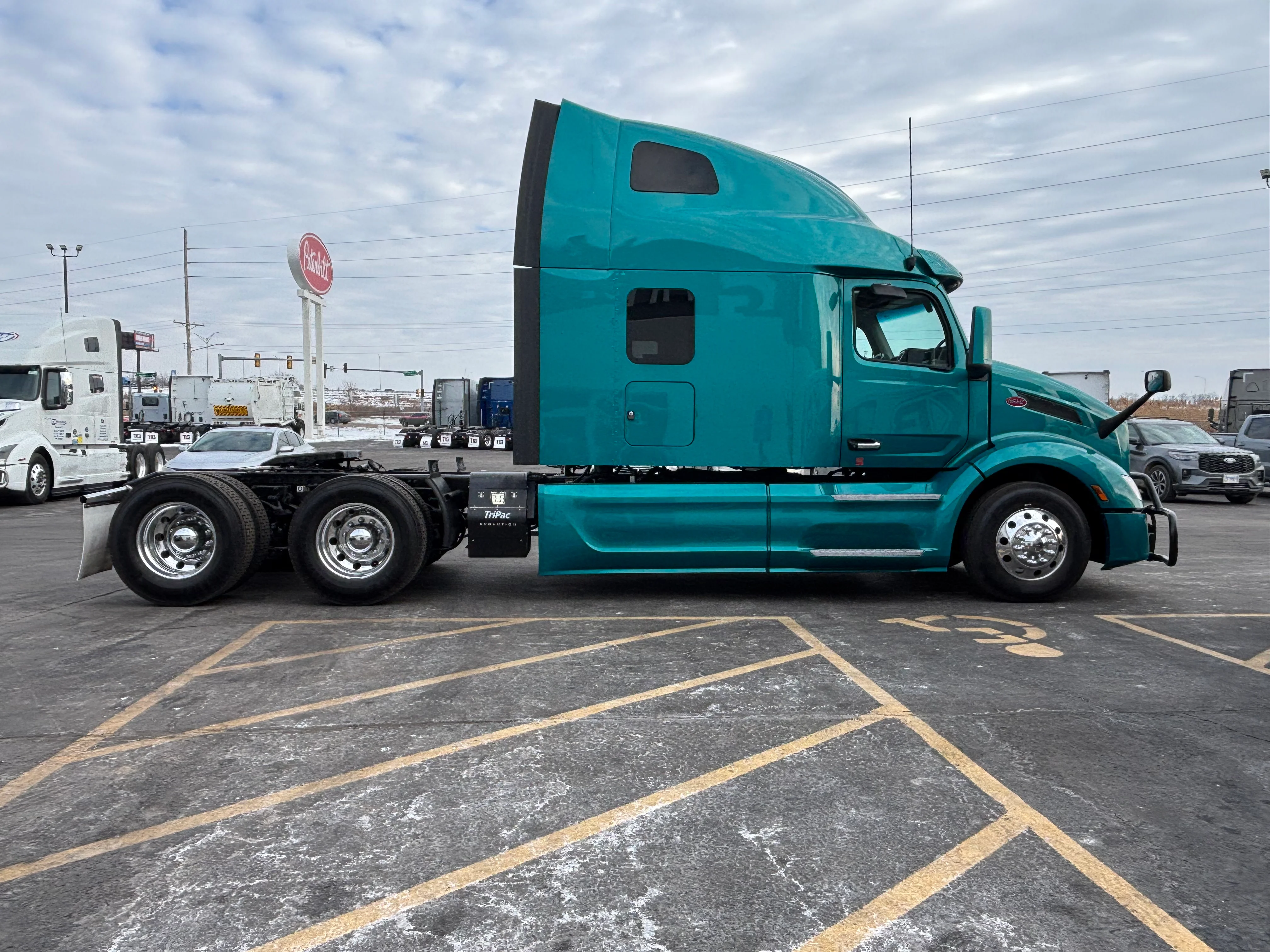 2023 Peterbilt 579 - image 5