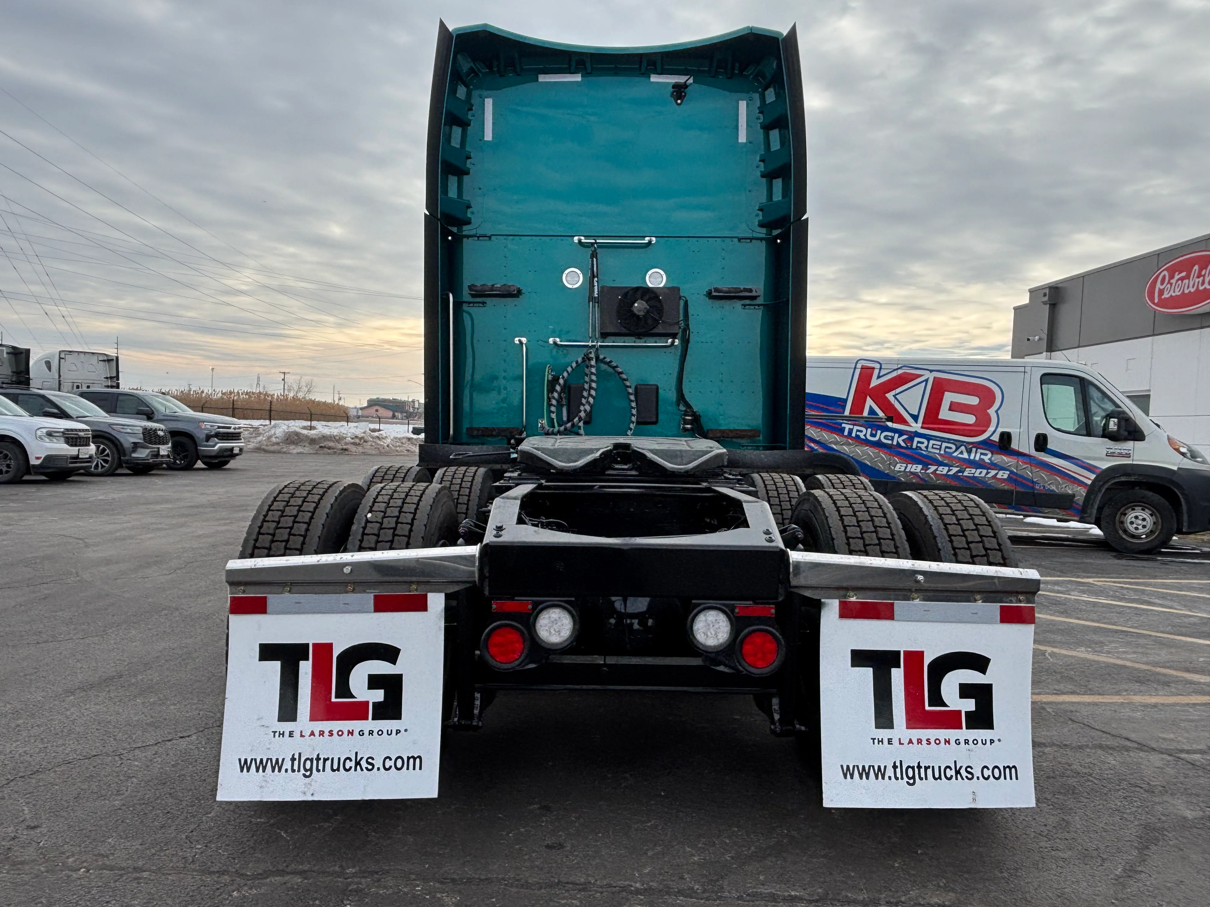 2023 Peterbilt 579 - image 3