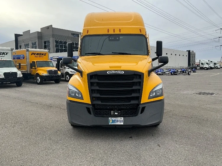 2022 Freightliner Cascadia in La Porte, IN — photo 2