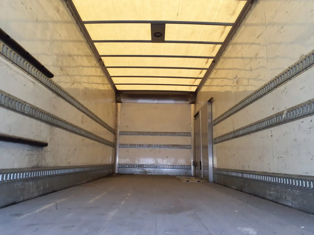 2018 International 4300 - image 8