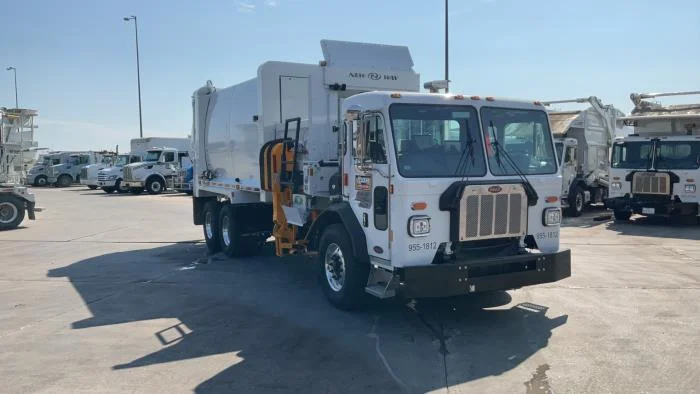 2025 Peterbilt 520 — photo 3