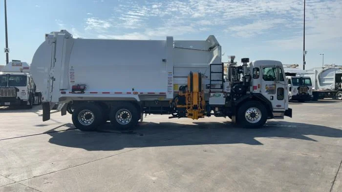2025 Peterbilt 520 — photo 6