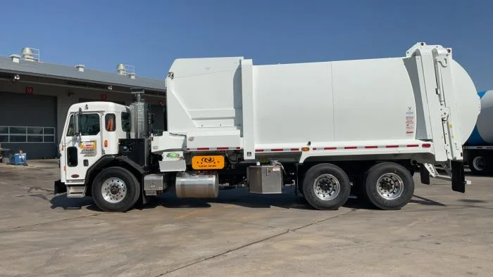 2025 Peterbilt 520 — photo 5