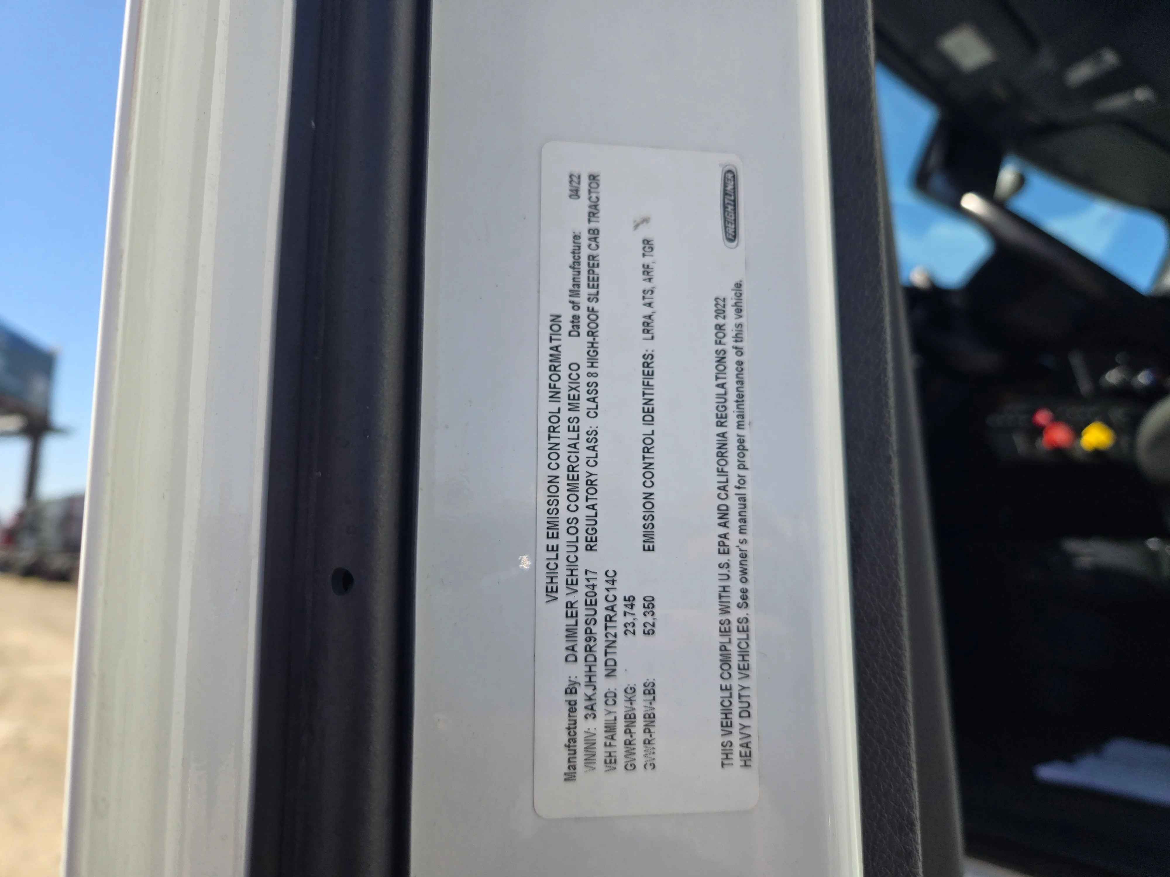 2023 Freightliner Cascadia in Fresno, CA — photo 14