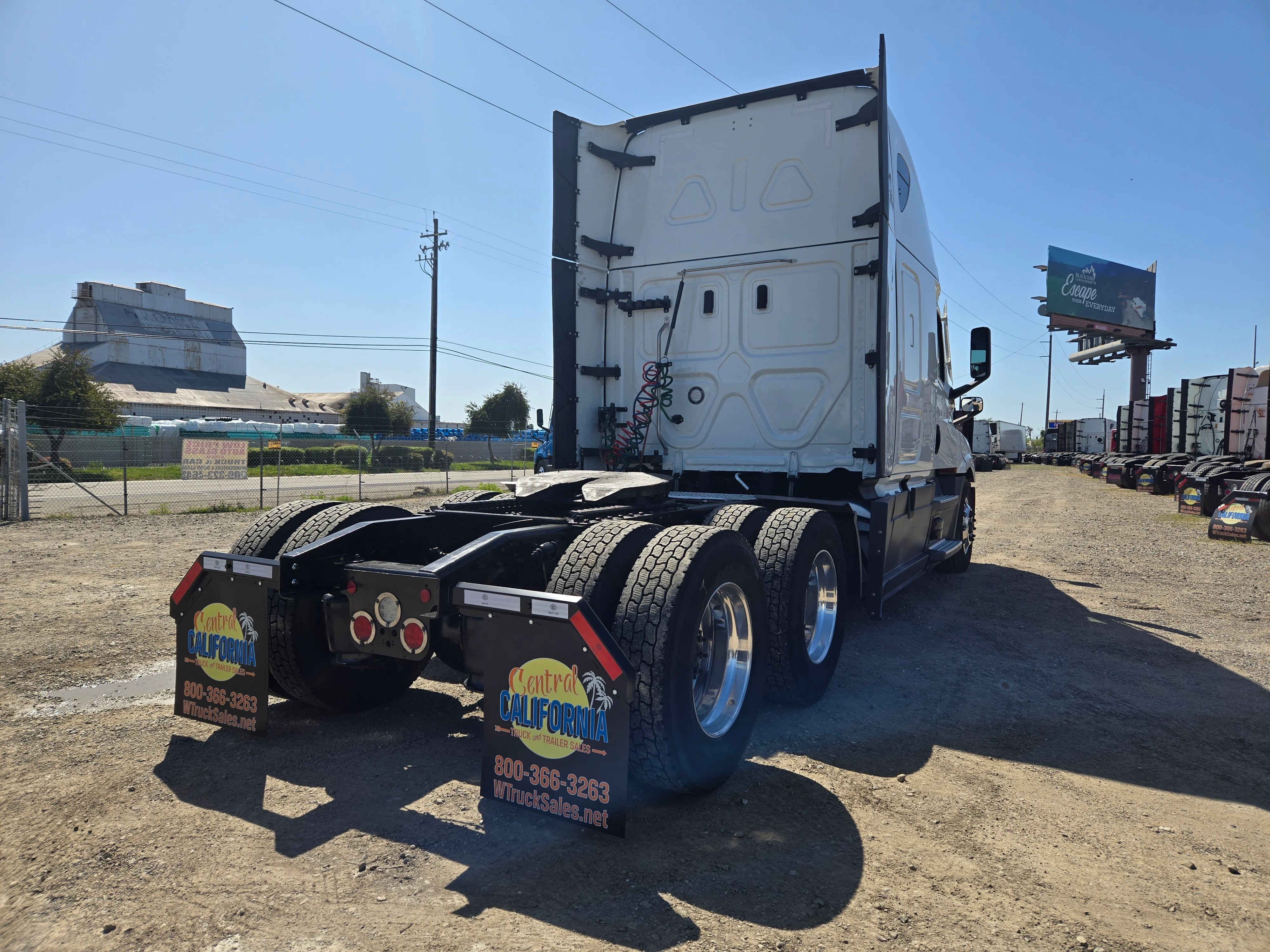2023 Freightliner Cascadia in Fresno, CA — photo 5
