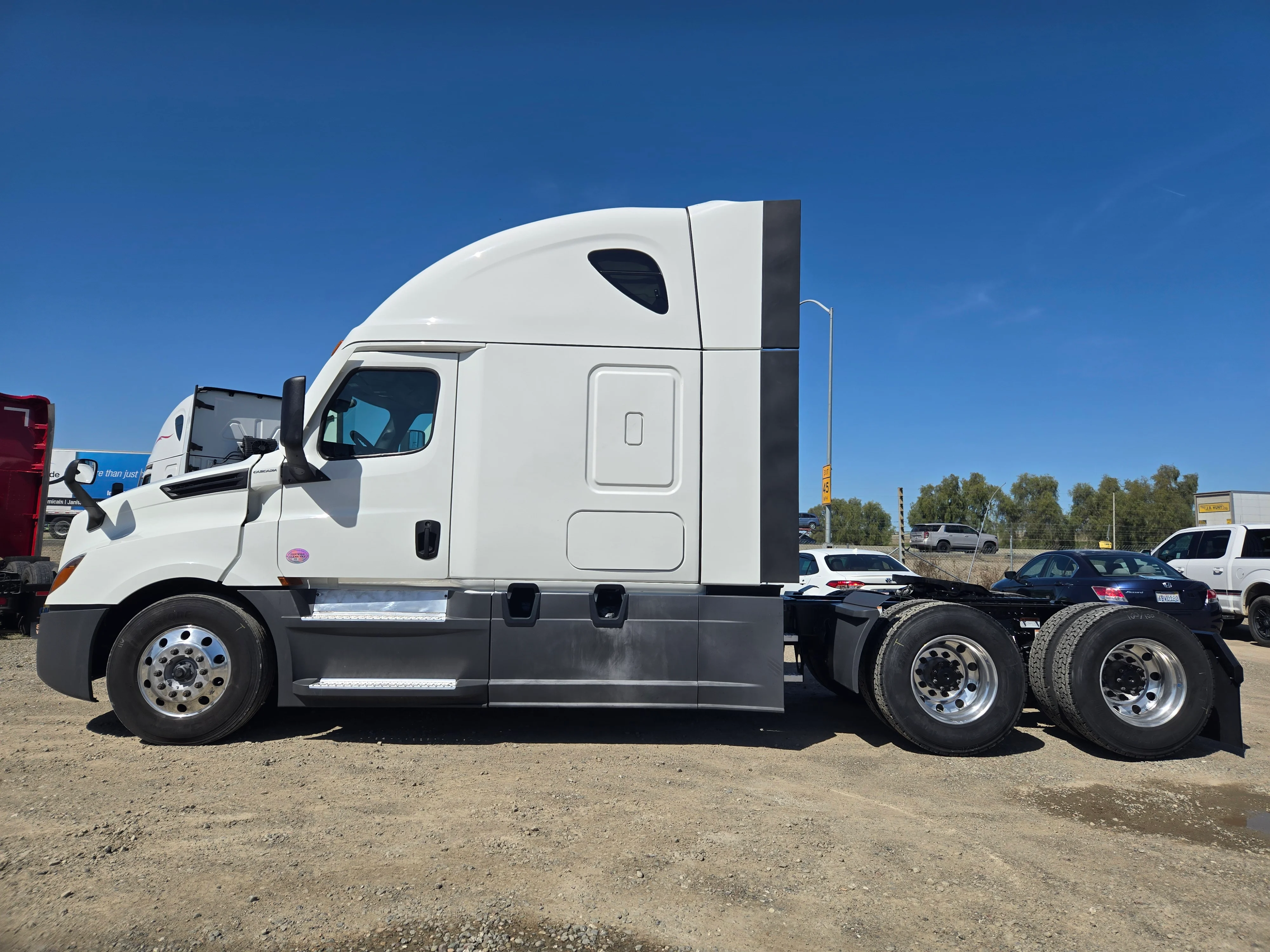 2023 Freightliner Cascadia in Fresno, CA — photo 8