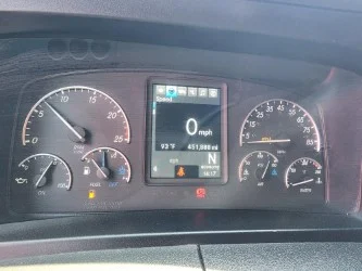 2023 Freightliner Cascadia in Fresno, CA — photo 17