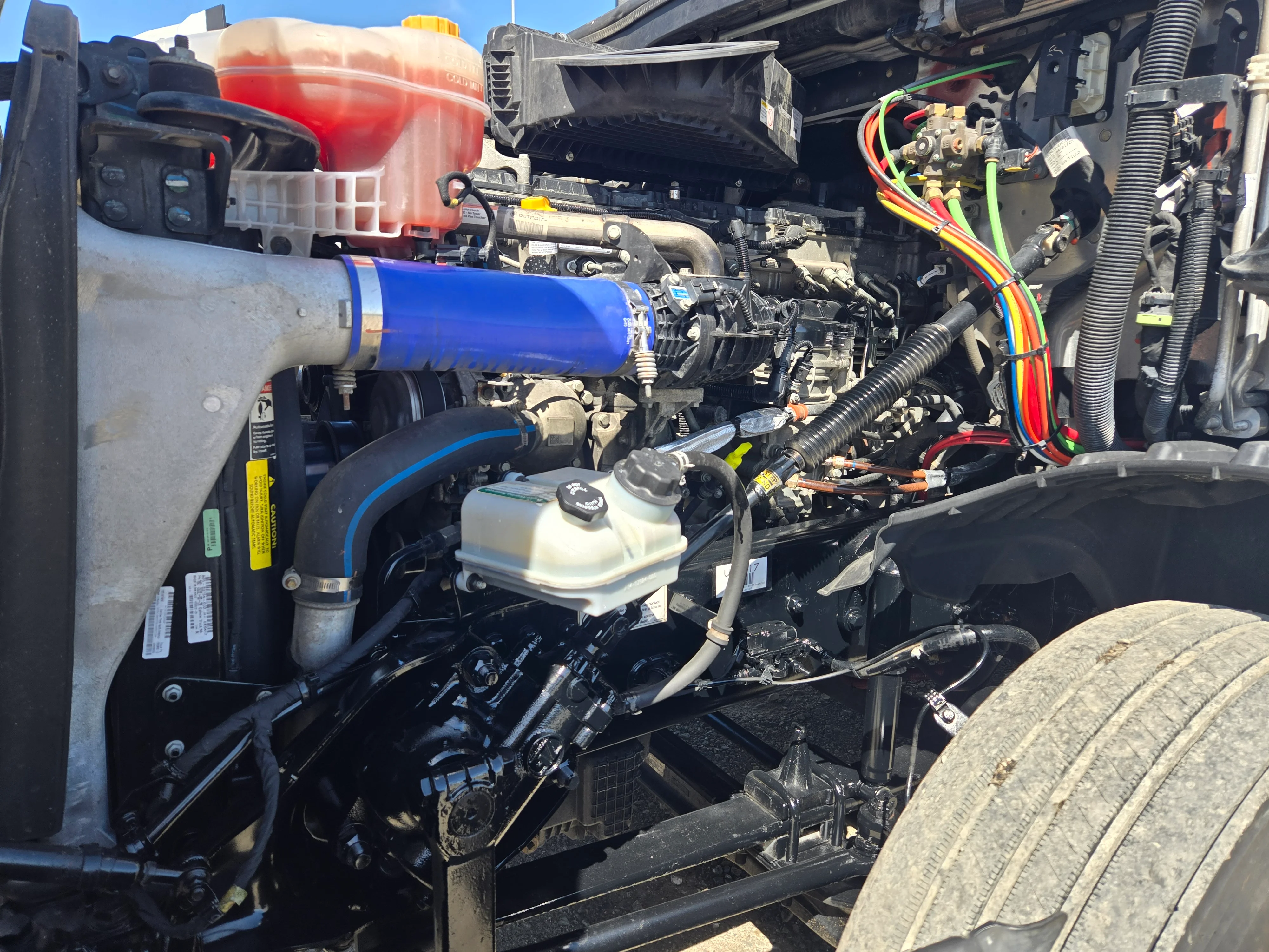 2023 Freightliner Cascadia in Fresno, CA — photo 12