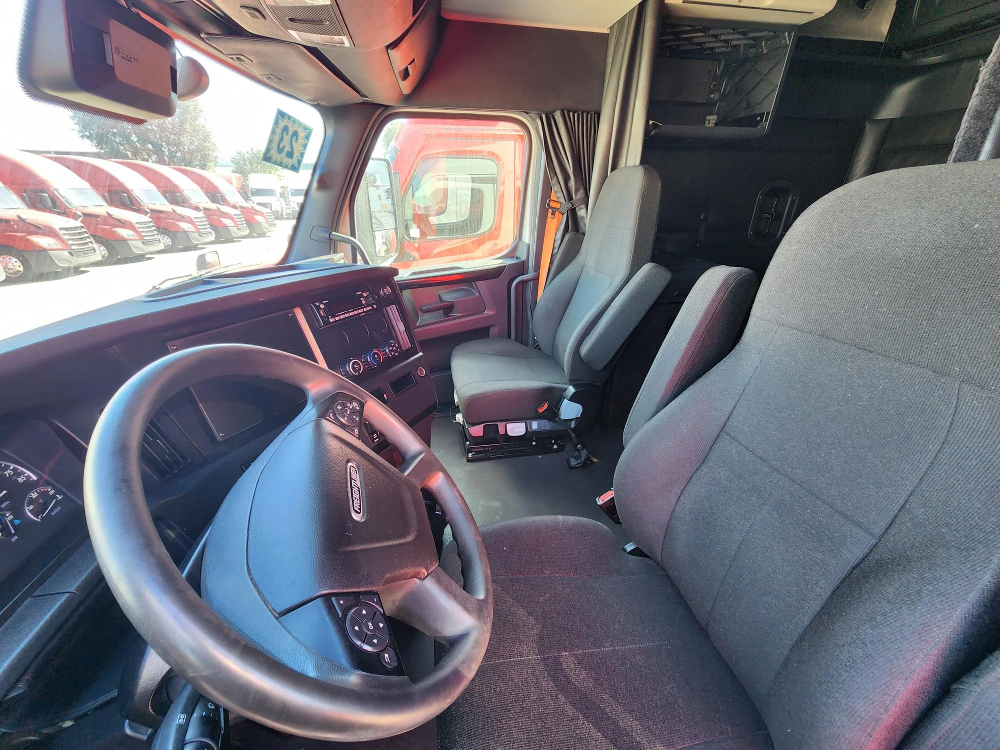 2023 Freightliner Cascadia in Fresno, CA — photo 18