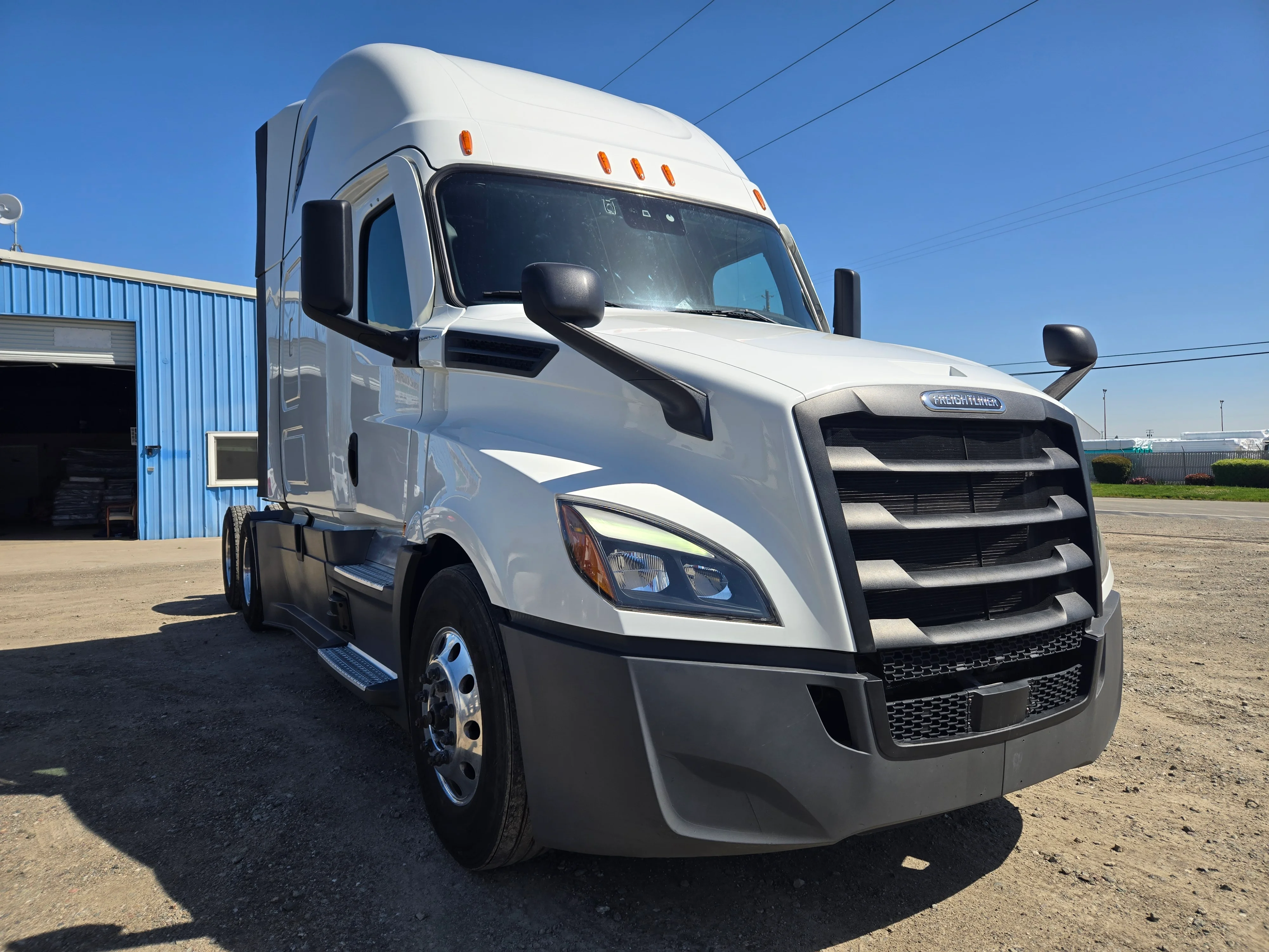 2023 Freightliner Cascadia in Fresno, CA — photo 3