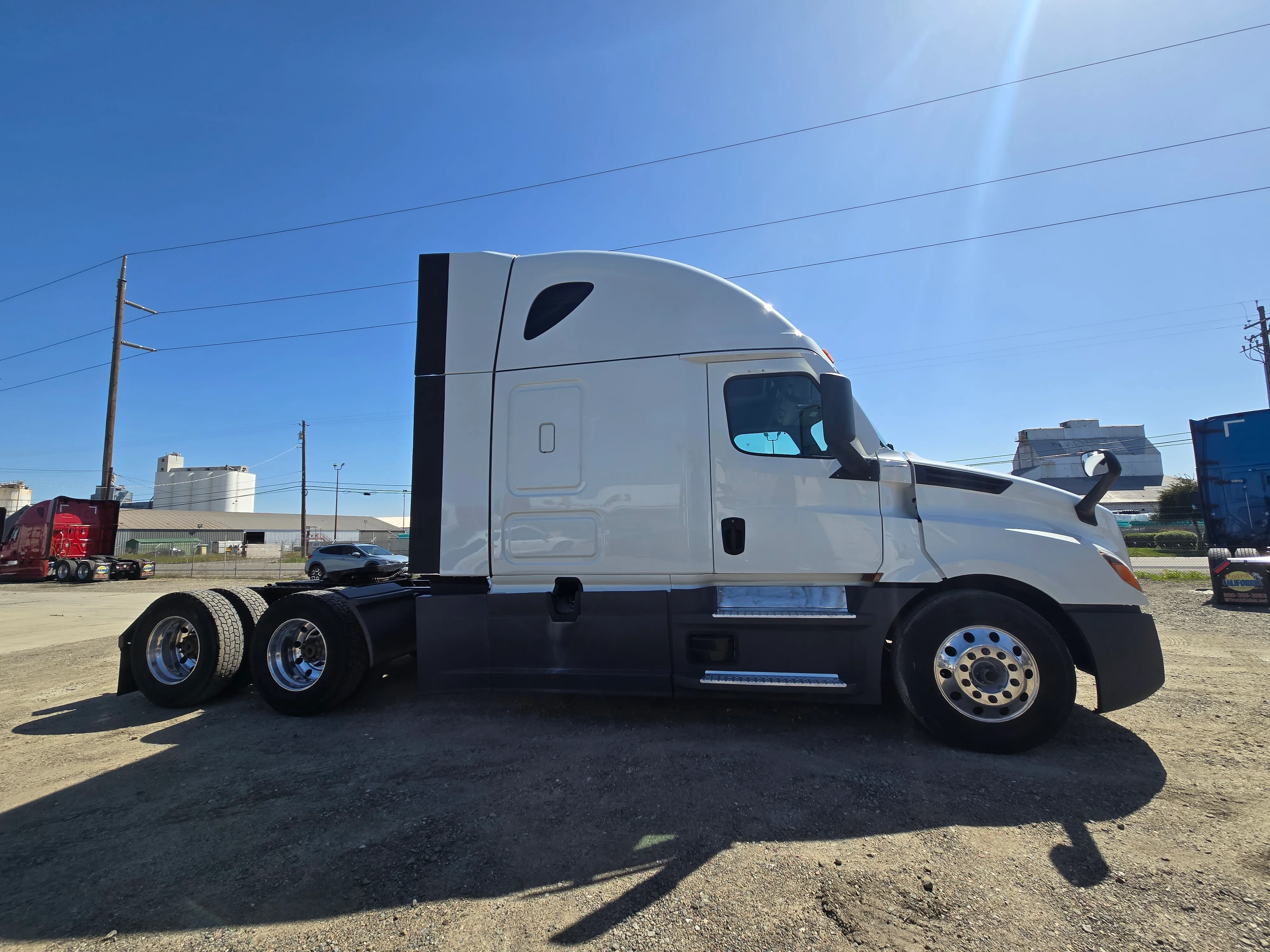 2023 Freightliner Cascadia in Fresno, CA — photo 4