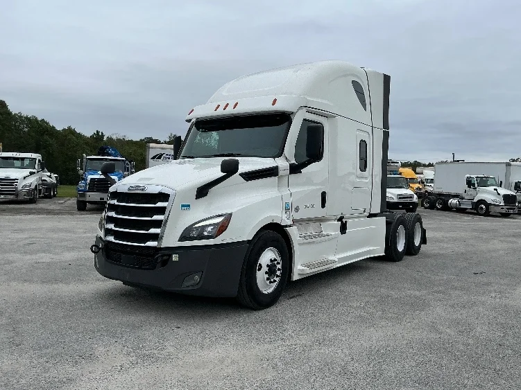 2022 Freightliner Cascadia - image 3