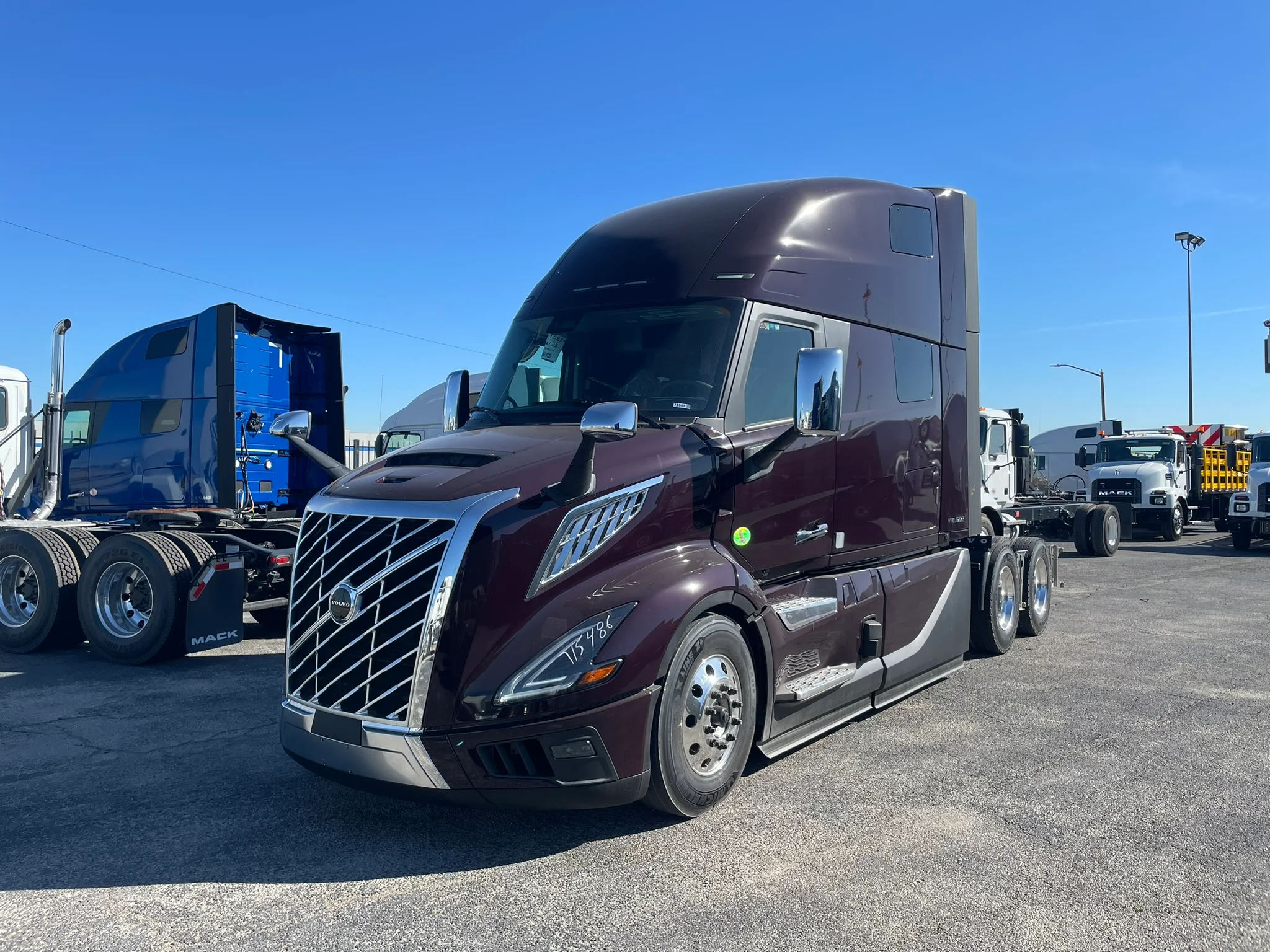 2026 Volvo VNL 860 in Fort Worth, TX