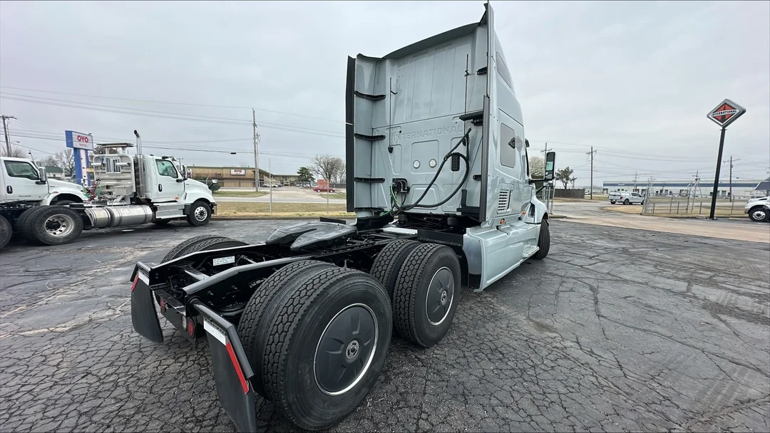 2023 International LT - image 2