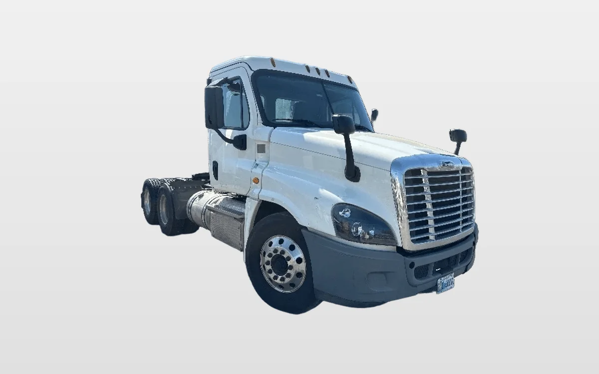 2019 Freightliner Cascadia - image 1