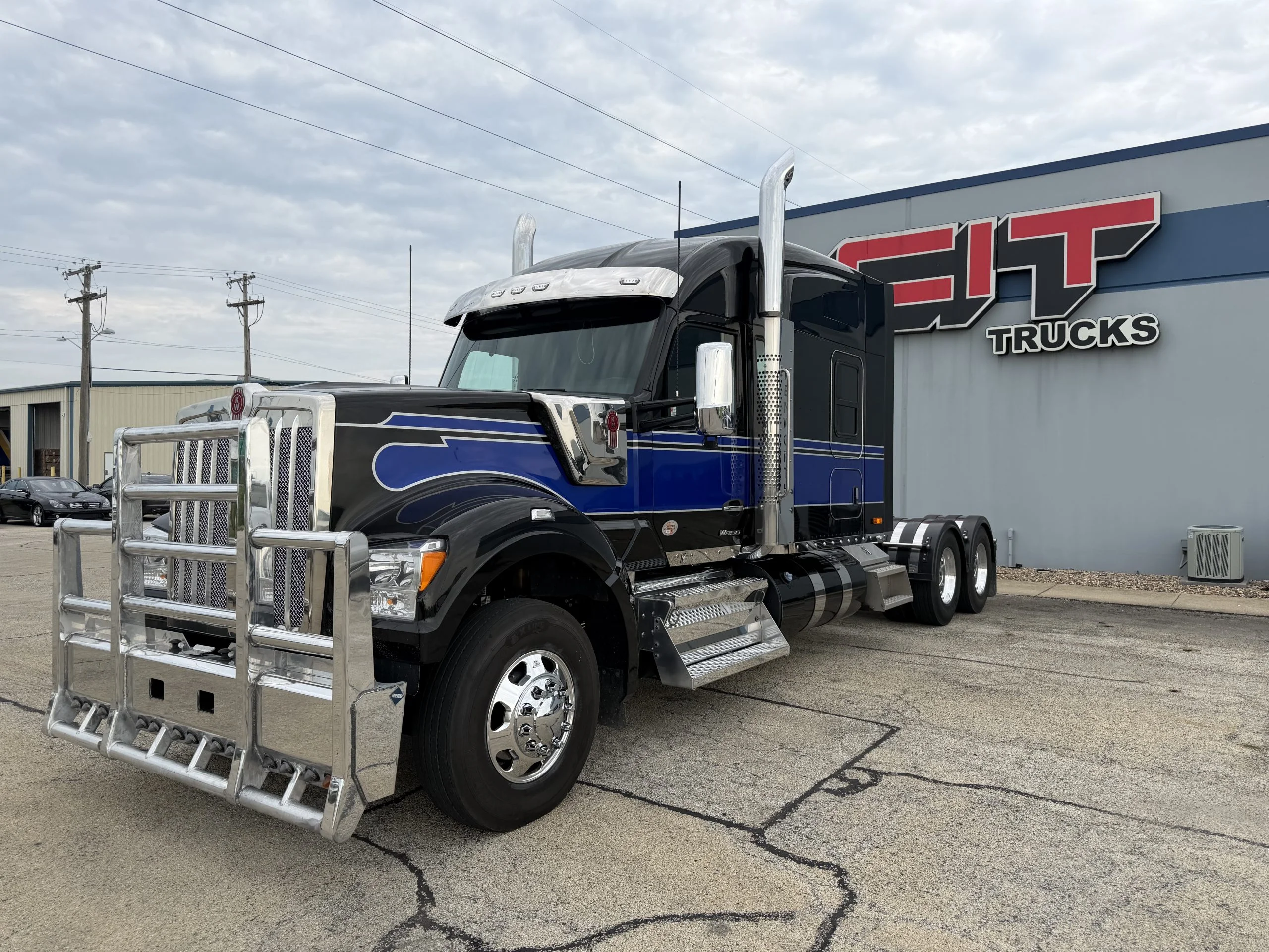 2023 Kenworth W990