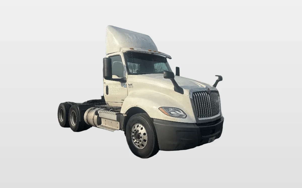 2020 International LT - image 1