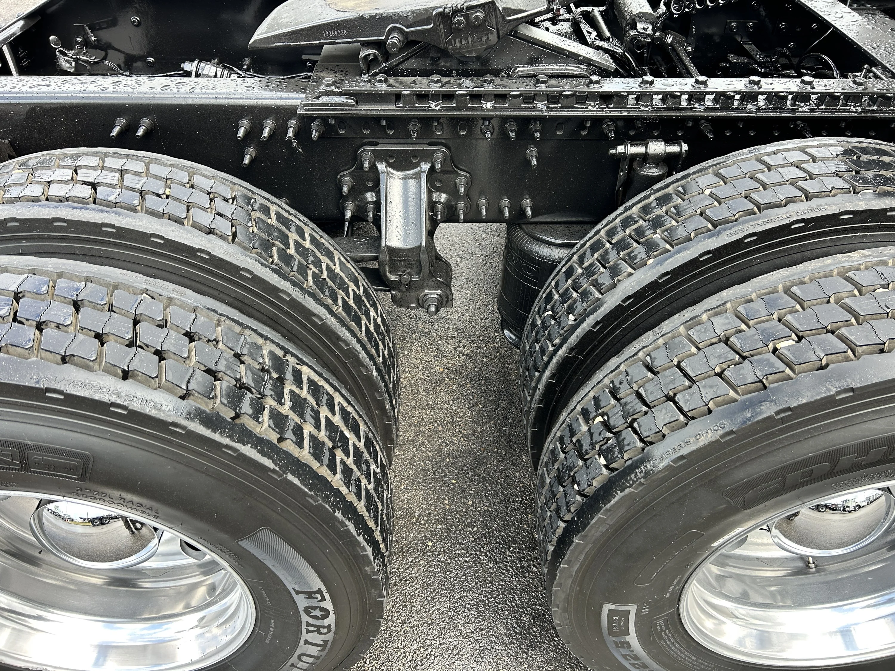 2024 Volvo VNL 860 - image 10