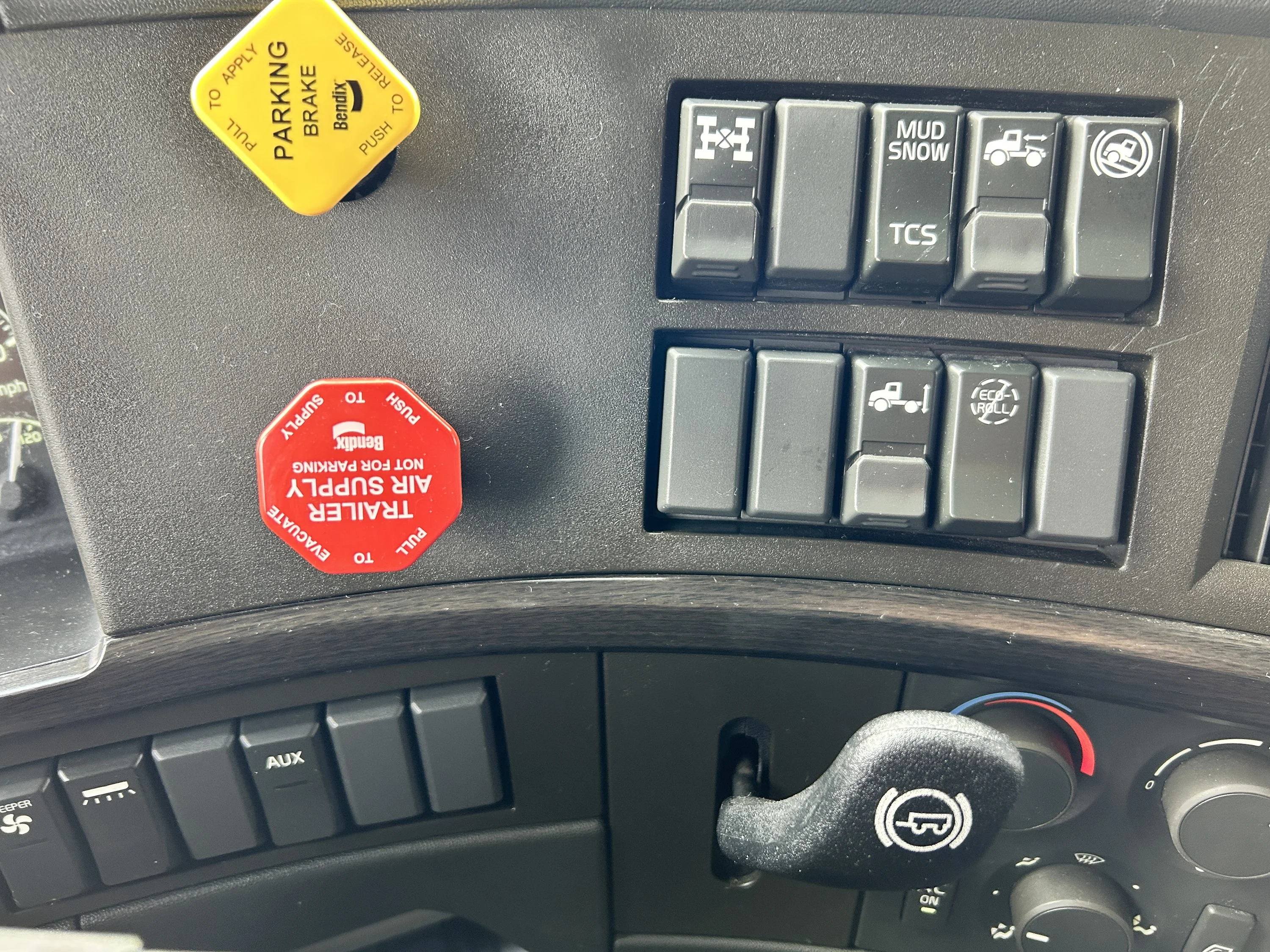 2024 Volvo VNL 860 - image 23