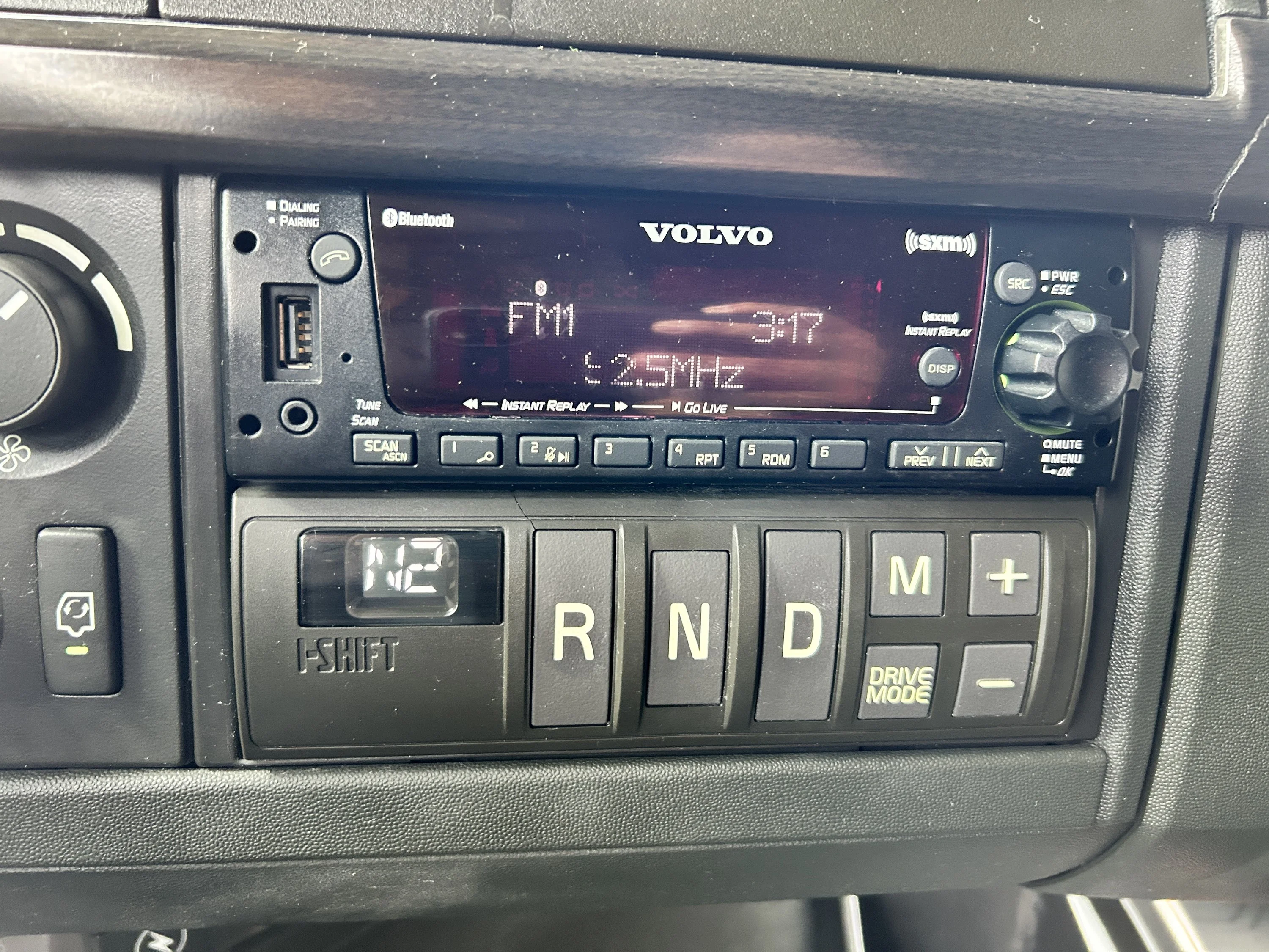 2024 Volvo VNL 860 - image 22