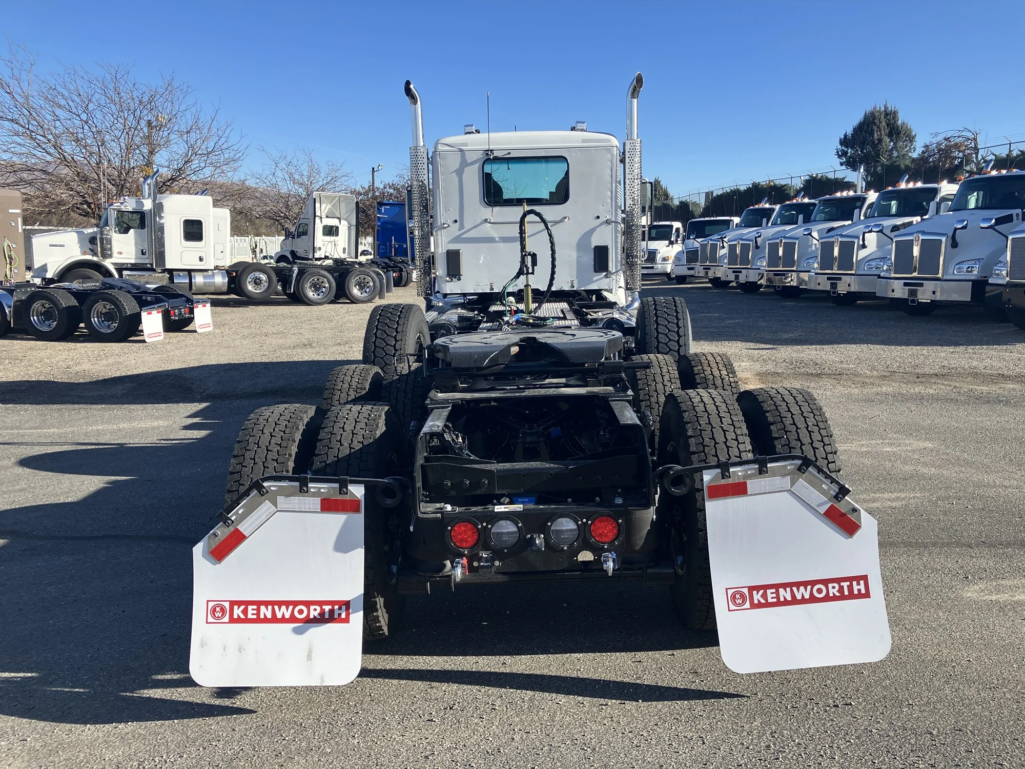 2026 Kenworth T880 - image 4
