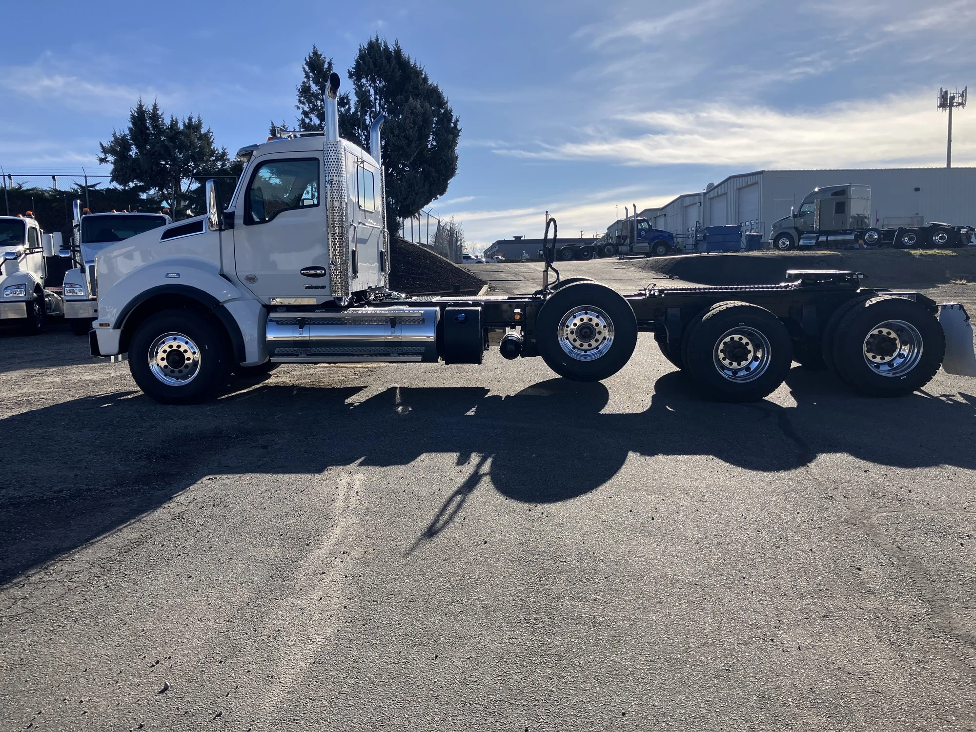 2026 Kenworth T880 - image 2