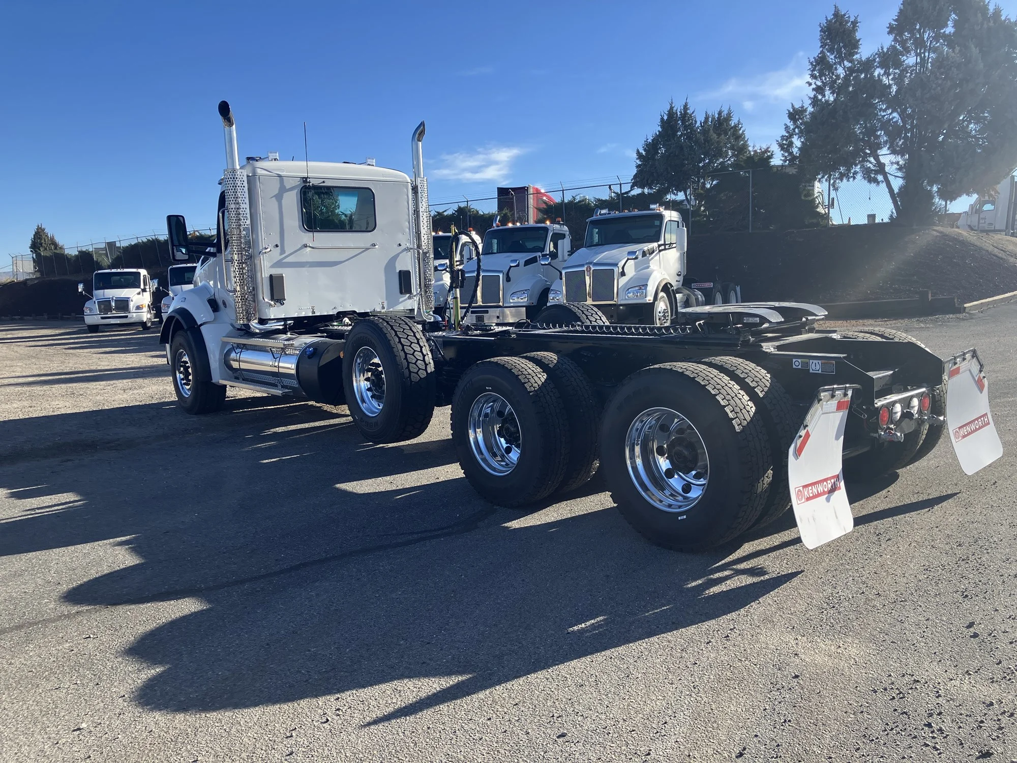 2026 Kenworth T880 - image 3
