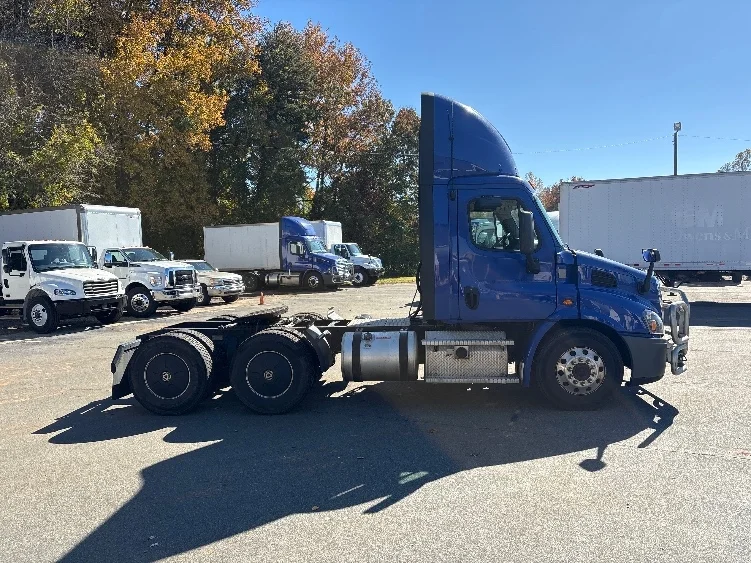 2020 Freightliner Cascadia in Mebane, NC — photo 8