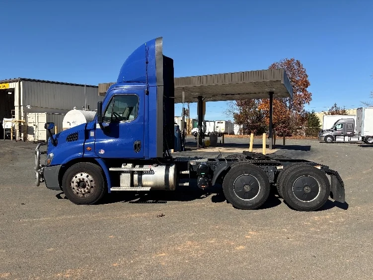 2020 Freightliner Cascadia in Mebane, NC — photo 4