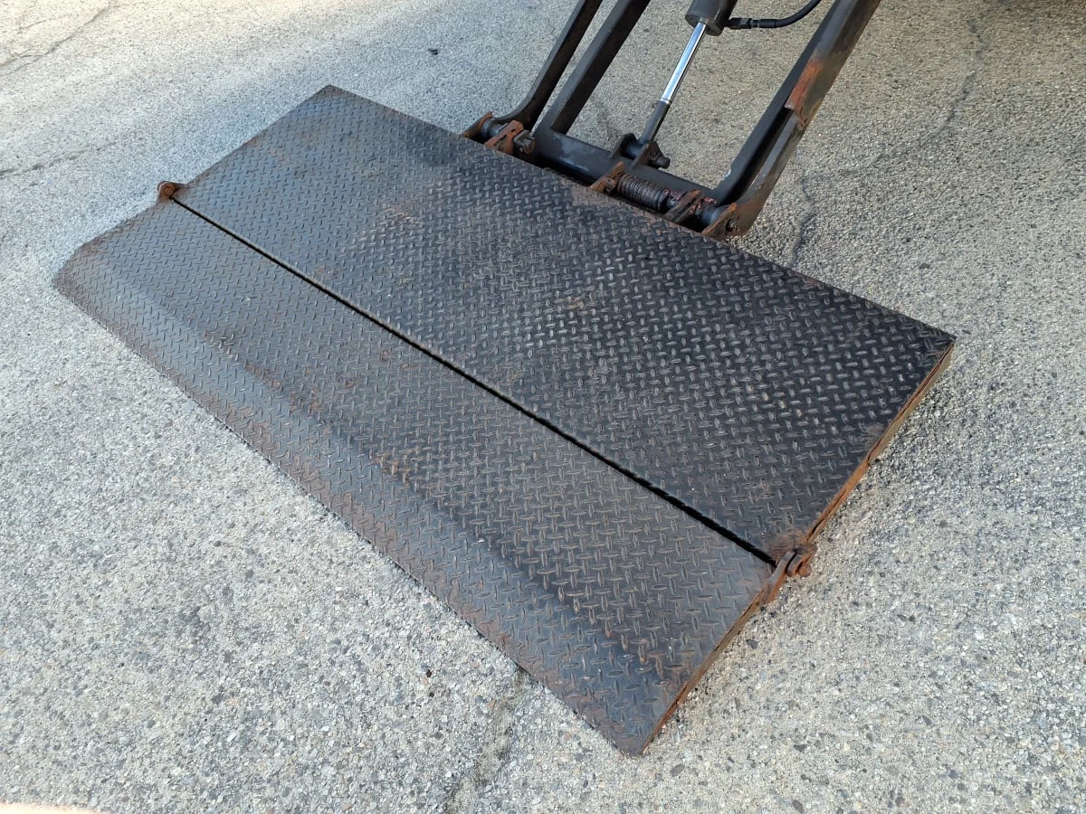 2018 Isuzu NPR - image 11