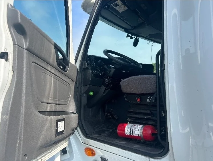 2020 International LT in Greensboro, NC — photo 9