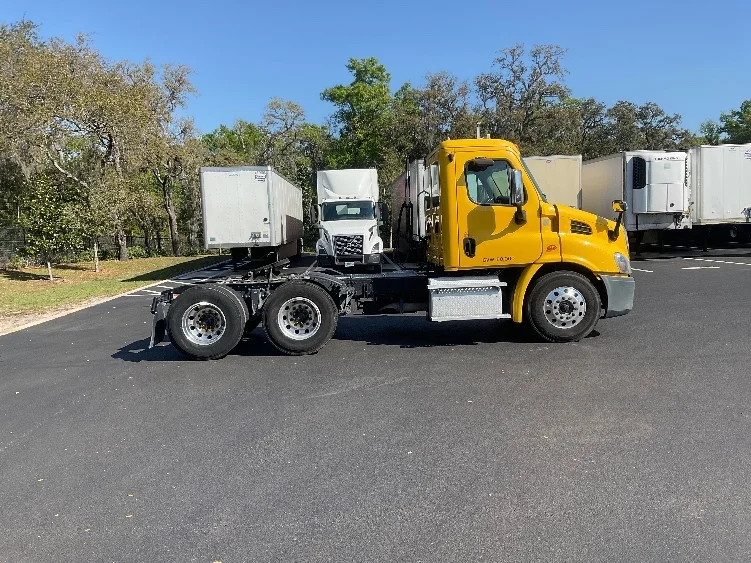 2019 Freightliner Cascadia in Tampa, FL — photo 8