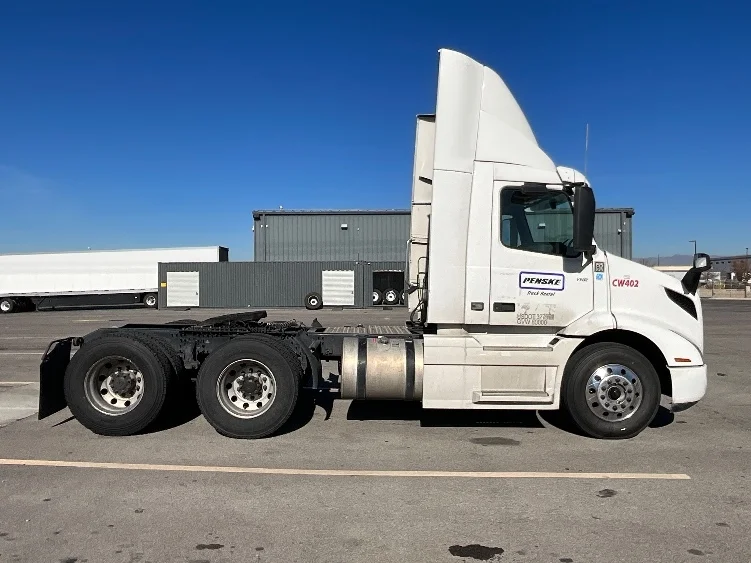 2020 Volvo VNR 640 in West Valley City, UT — photo 8