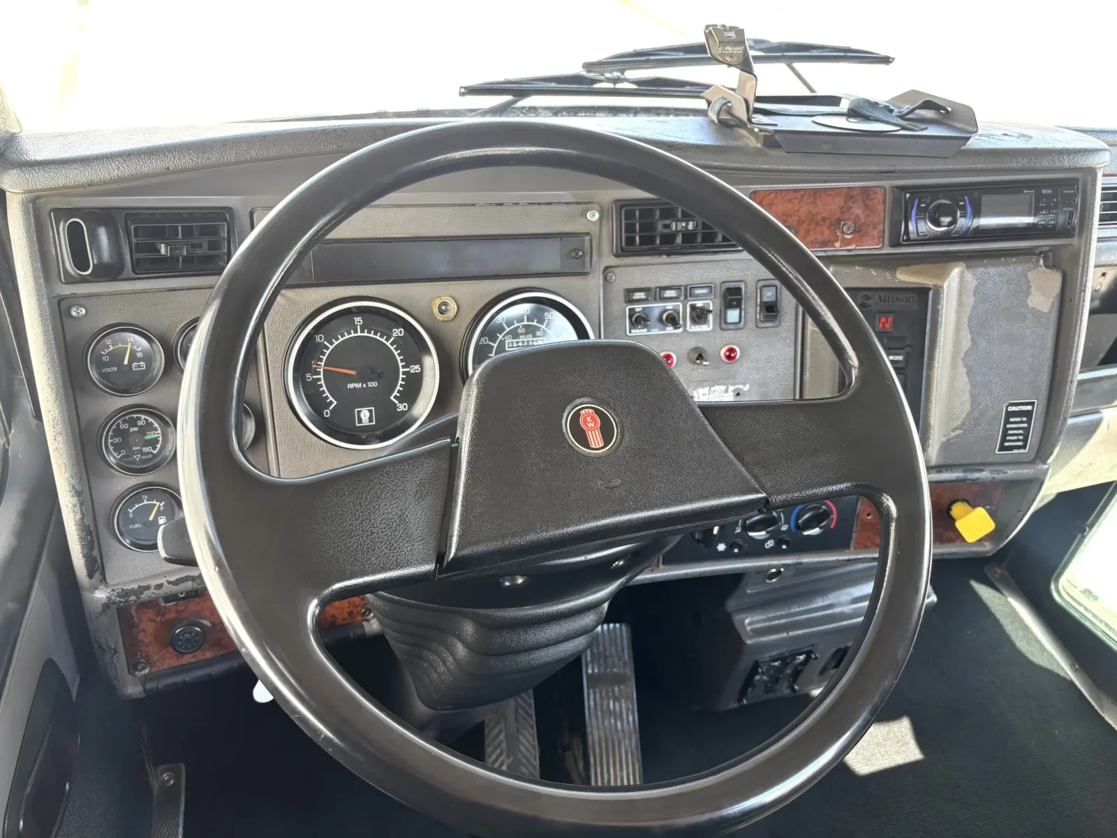 2005 Kenworth - image 16