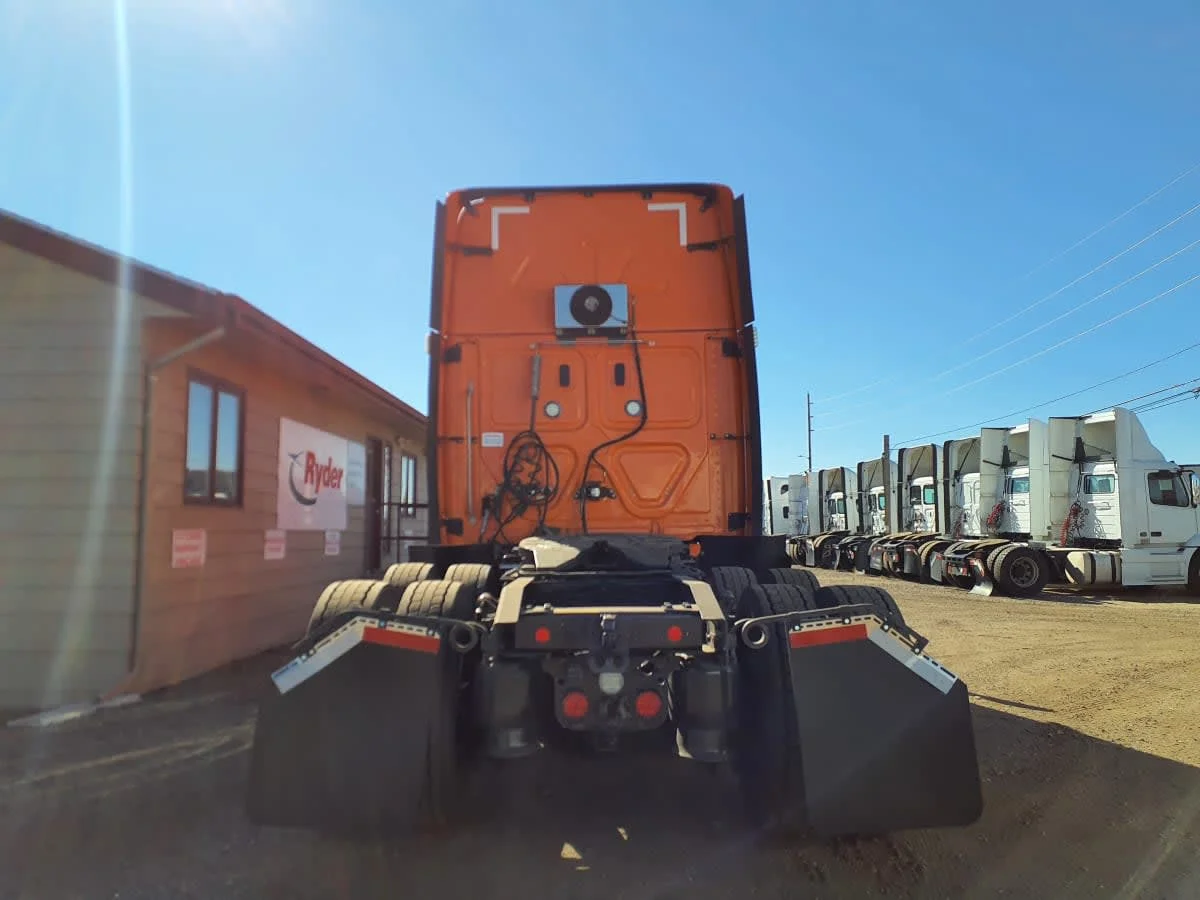 2019 Freightliner Cascadia - image 5