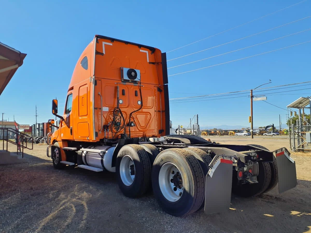 2019 Freightliner Cascadia - image 6