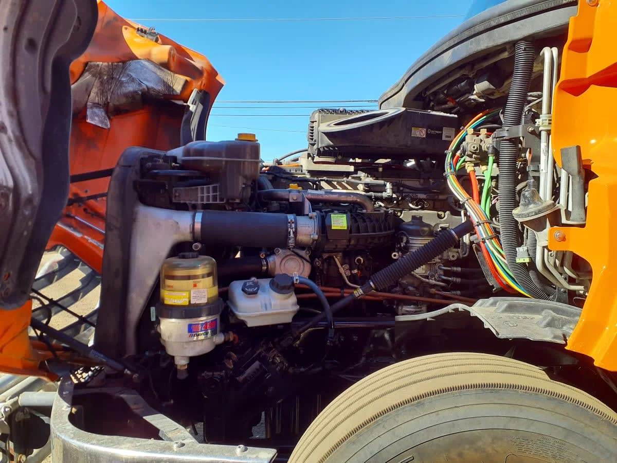 2019 Freightliner Cascadia - image 9