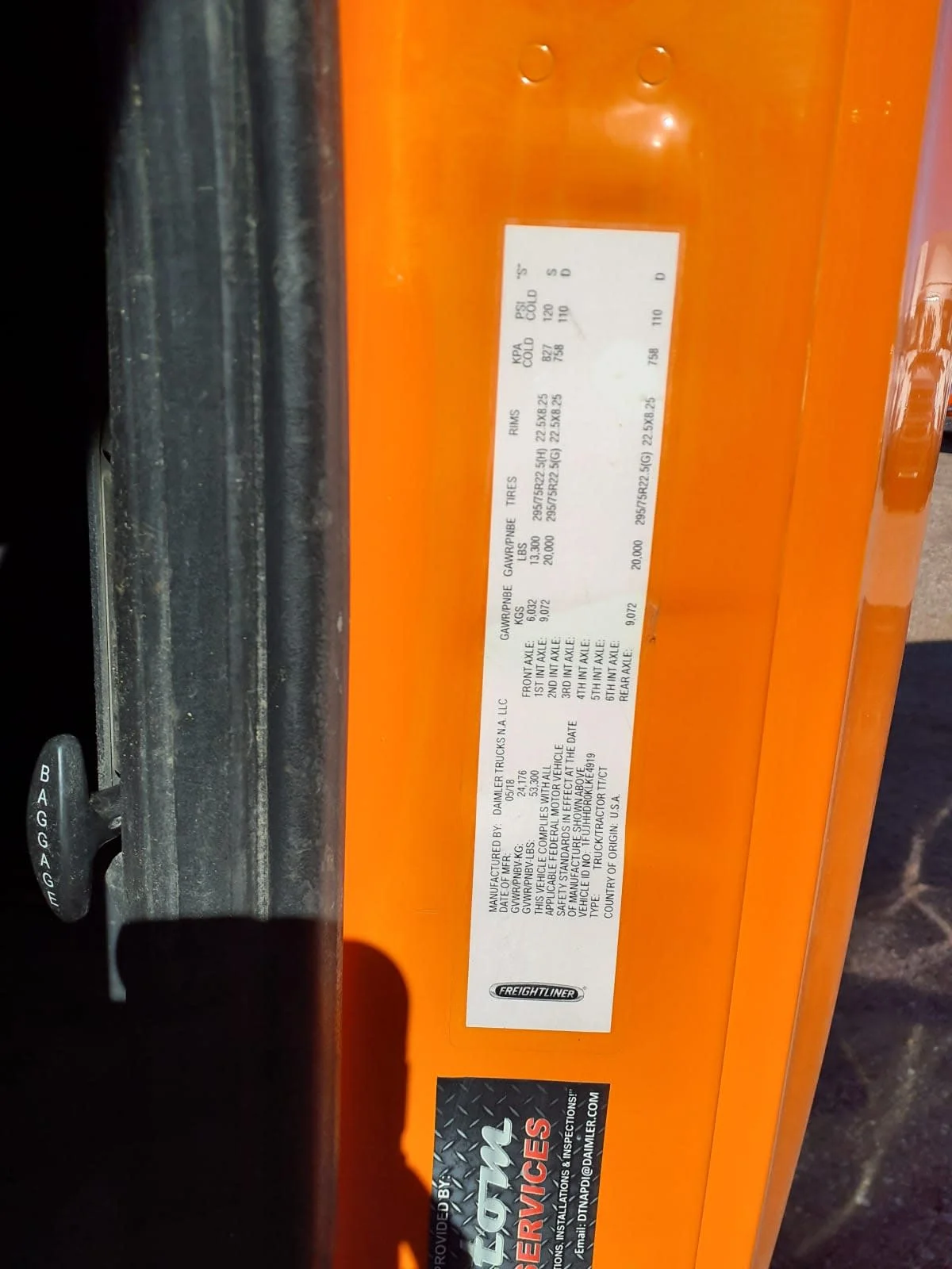 2019 Freightliner Cascadia - image 13