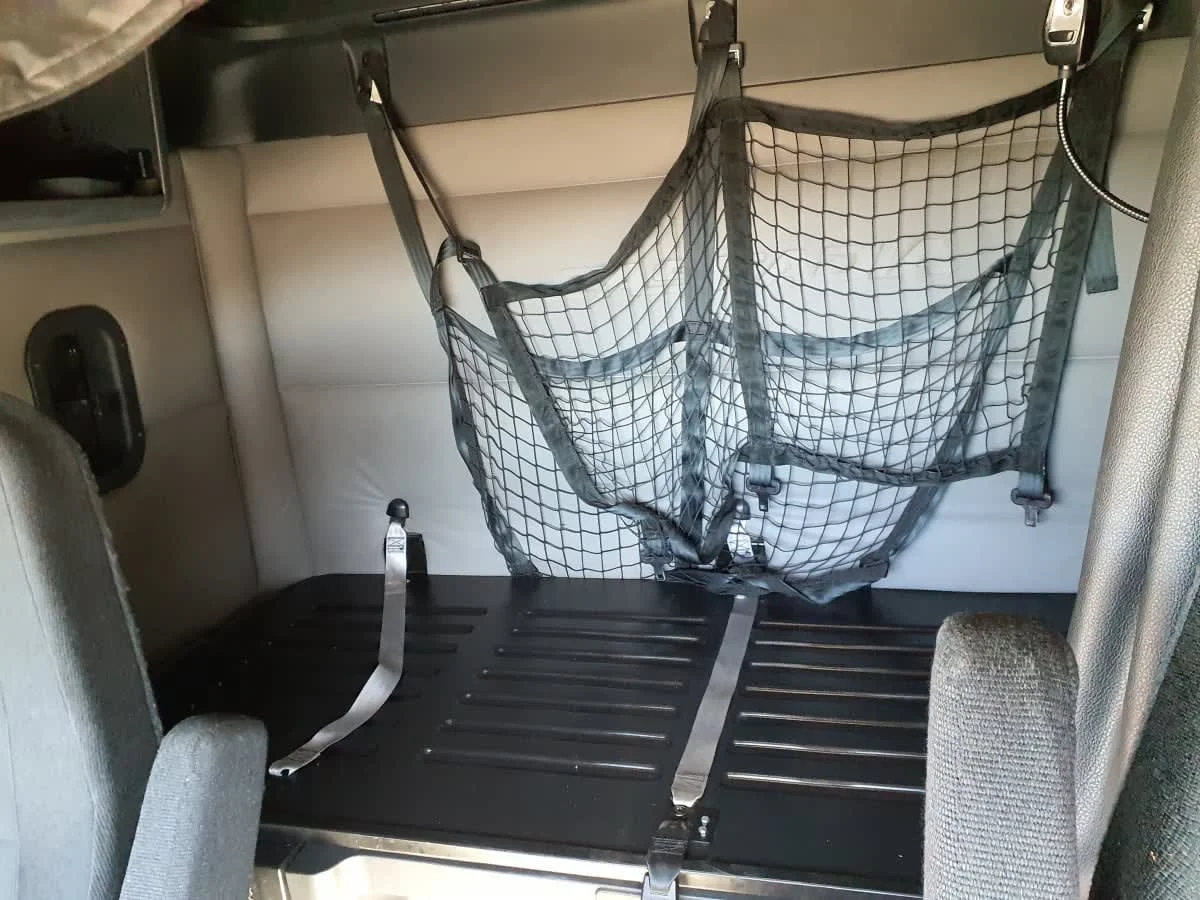 2019 Freightliner Cascadia - image 8