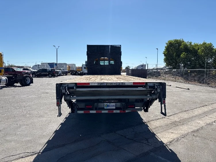 2020 Freightliner eM2 in Fresno, CA — photo 7